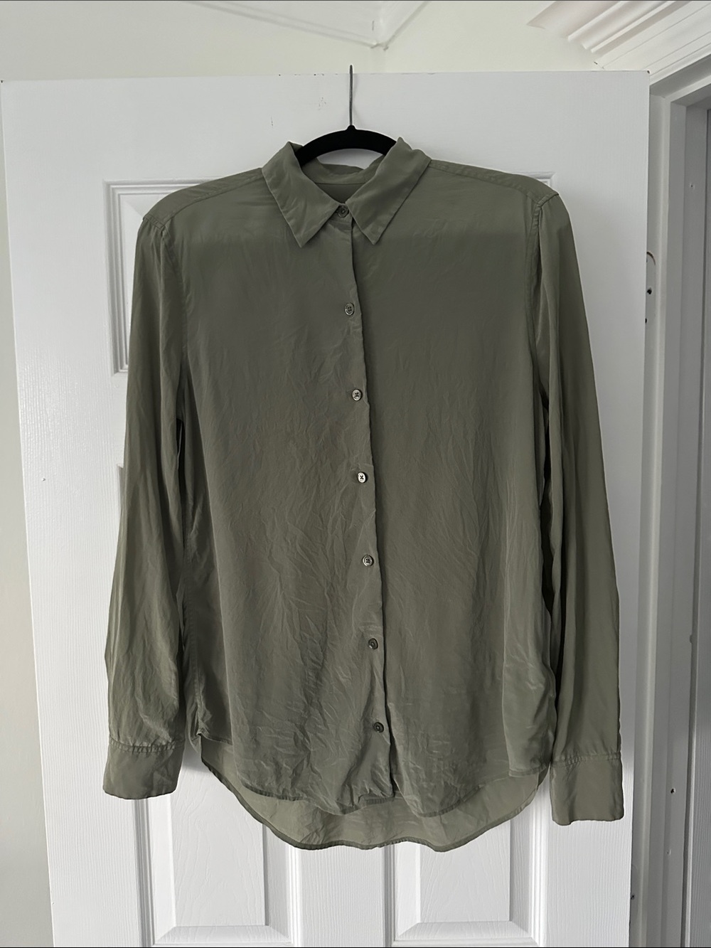 Equipment 100% silk  Green Button-Down Long Sleeve Shirt